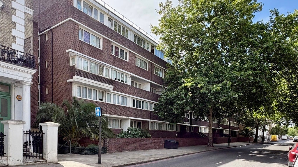 Flat Finborough Road in Greater London