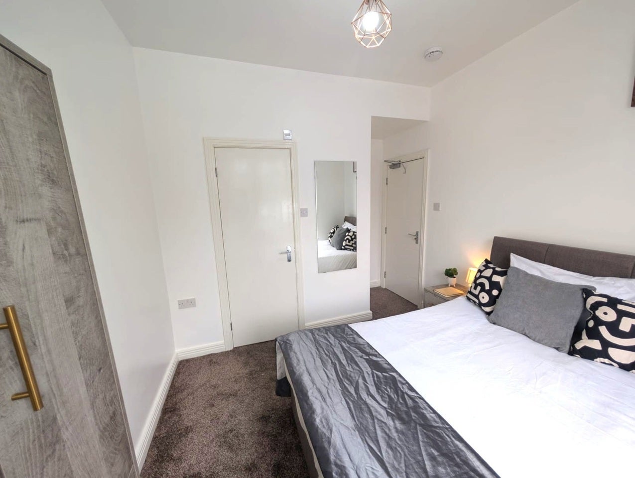 Room Bearwood Road in Sandwell