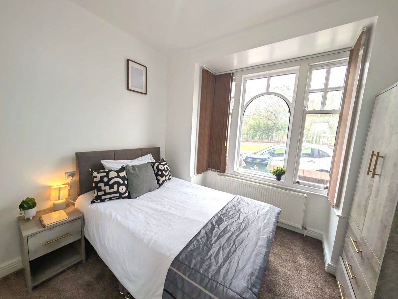 Room Bearwood Road in Sandwell