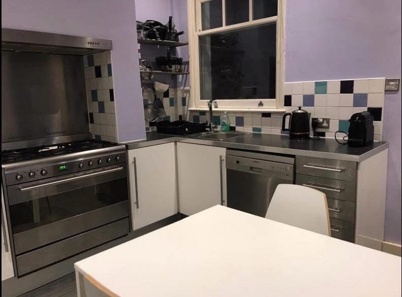 Room Crowborough Road in Greater London