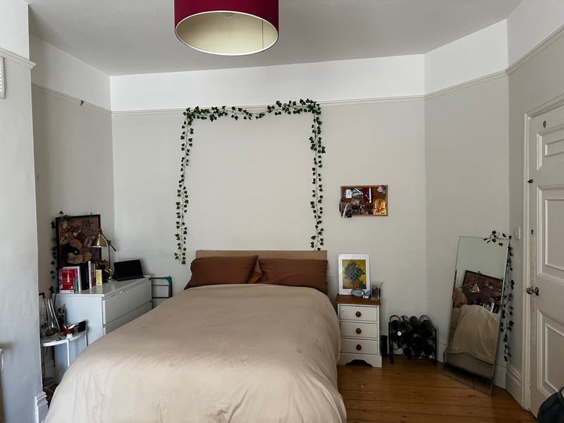 Room Crowborough Road in Greater London