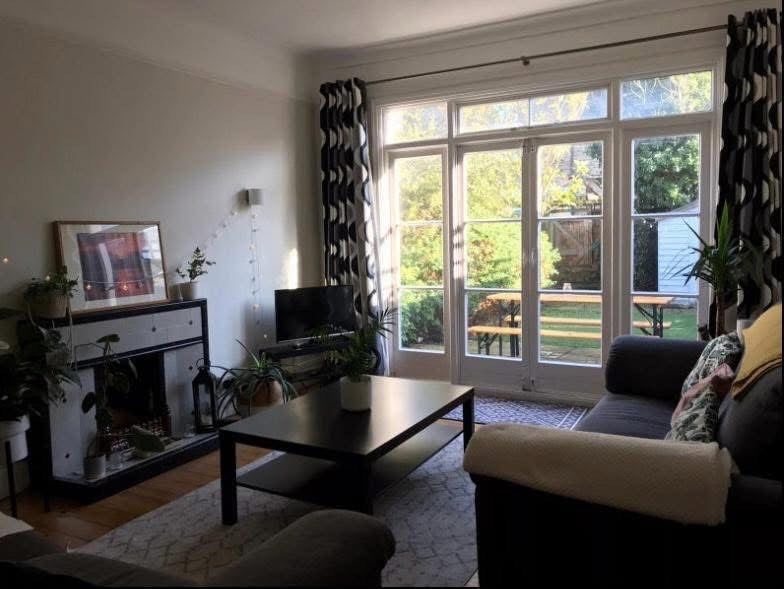 Room Crowborough Road in Greater London