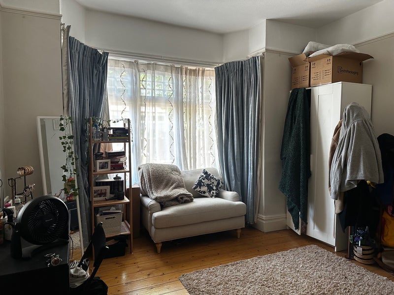 Room Crowborough Road in Greater London