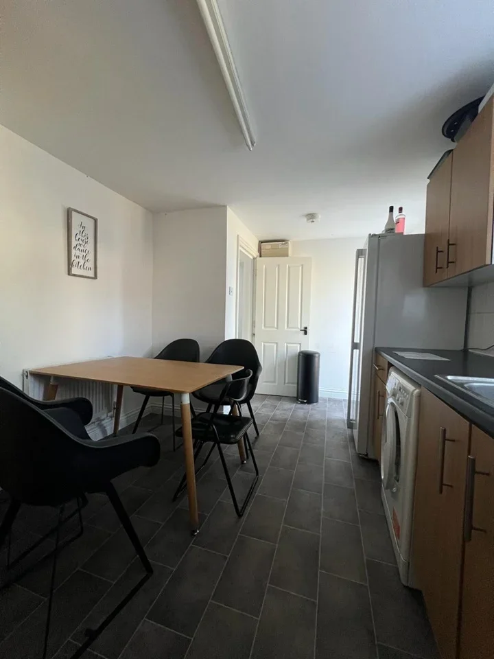 Room Norwood End in Basildon