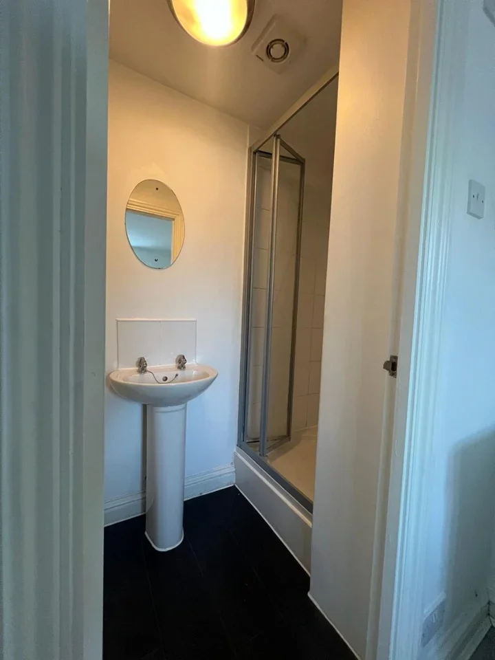 Room Norwood End in Basildon