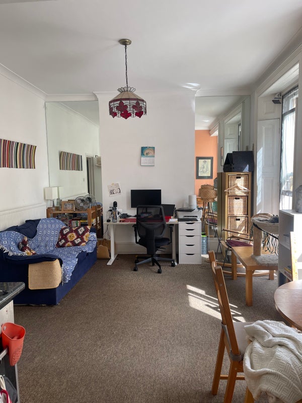 Room Junction Road in Greater London