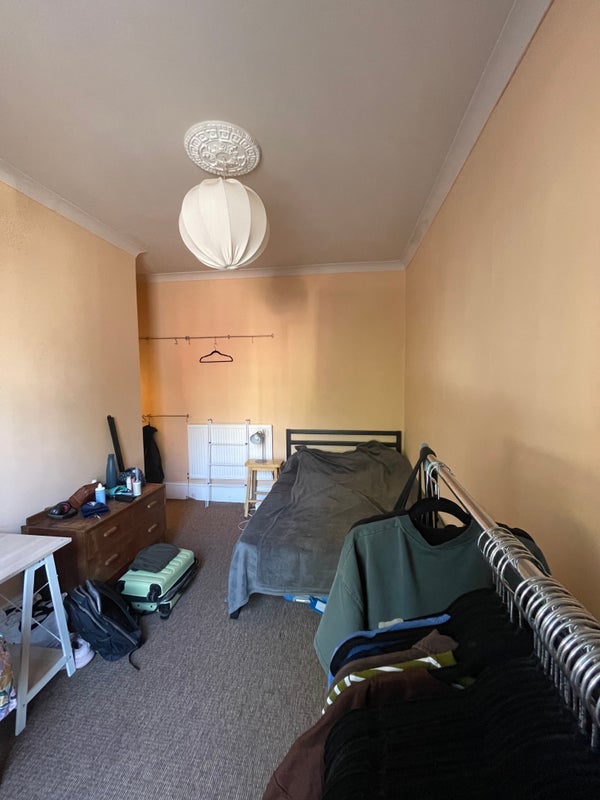 Room Junction Road in Greater London