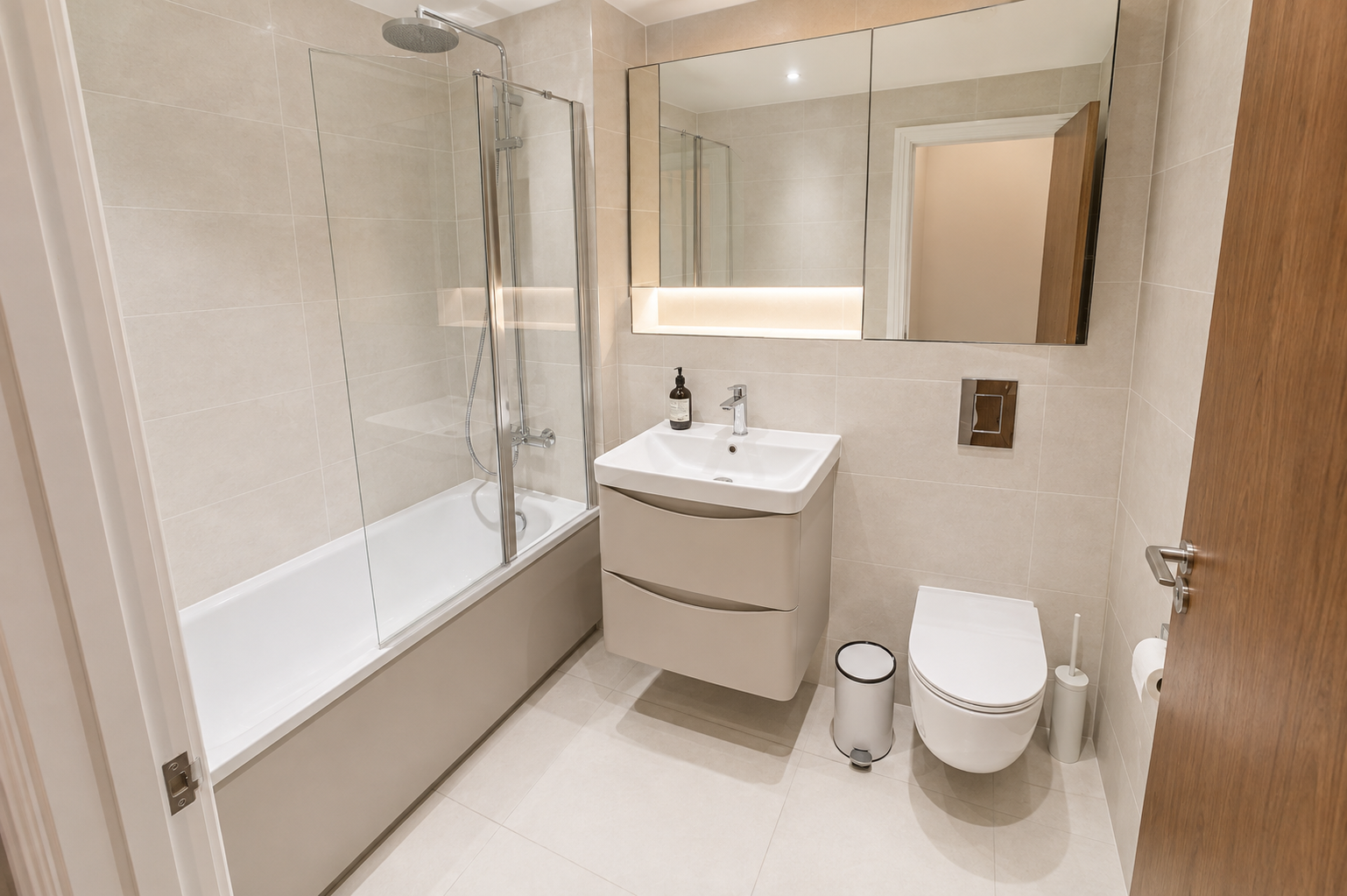 Flat Hoxton Street in Greater London