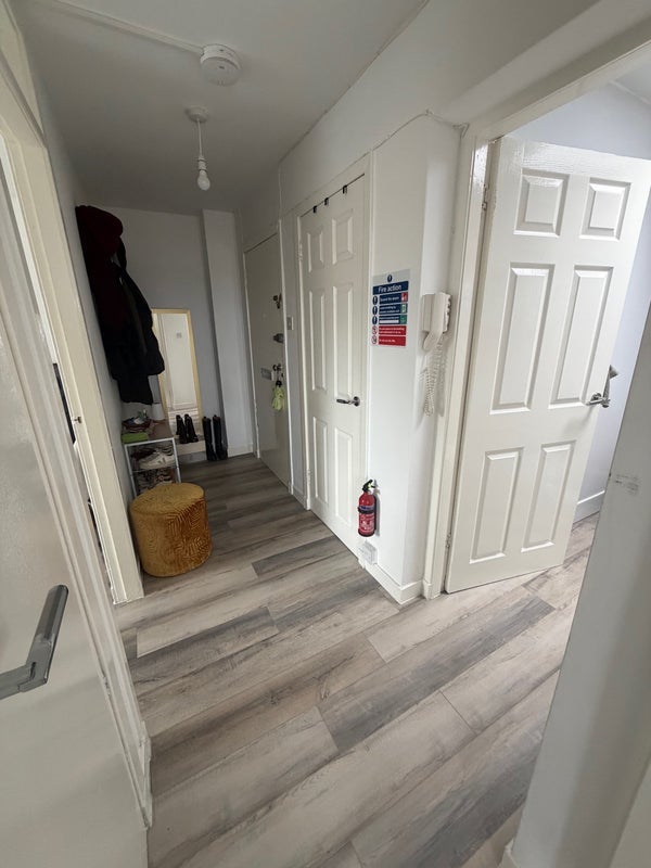 Room Carnegie Court in City of Edinburgh