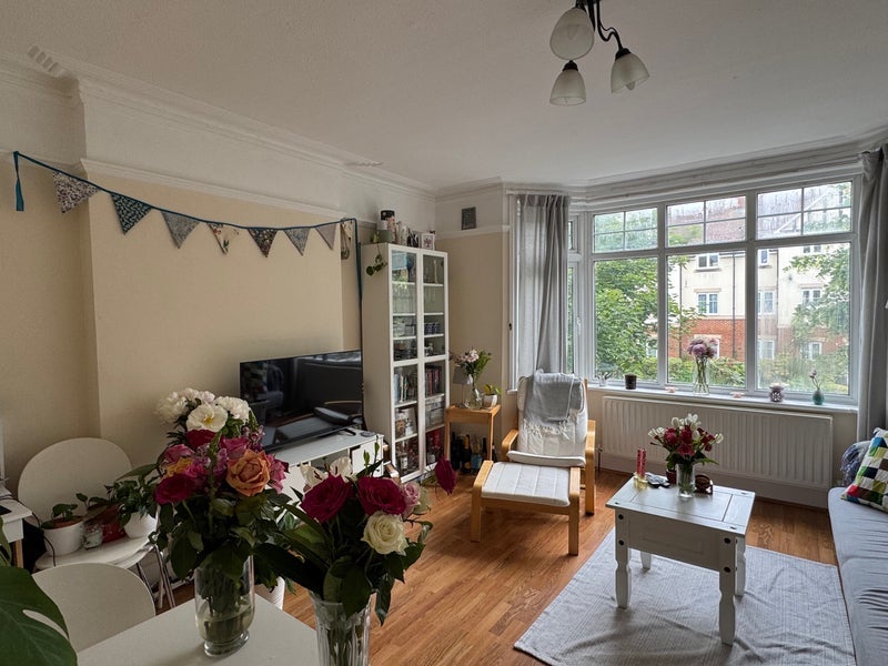 Flat Bingham Road in Greater London