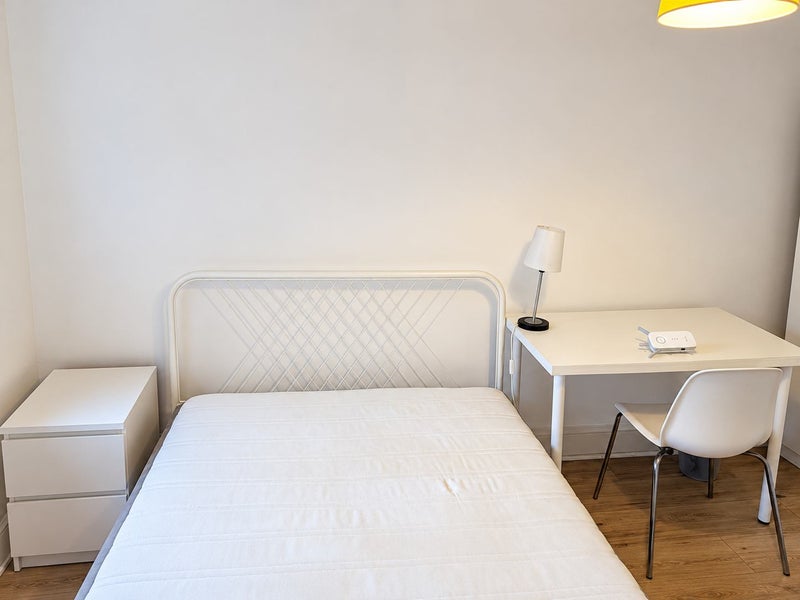 Room Brackley Road in Greater London
