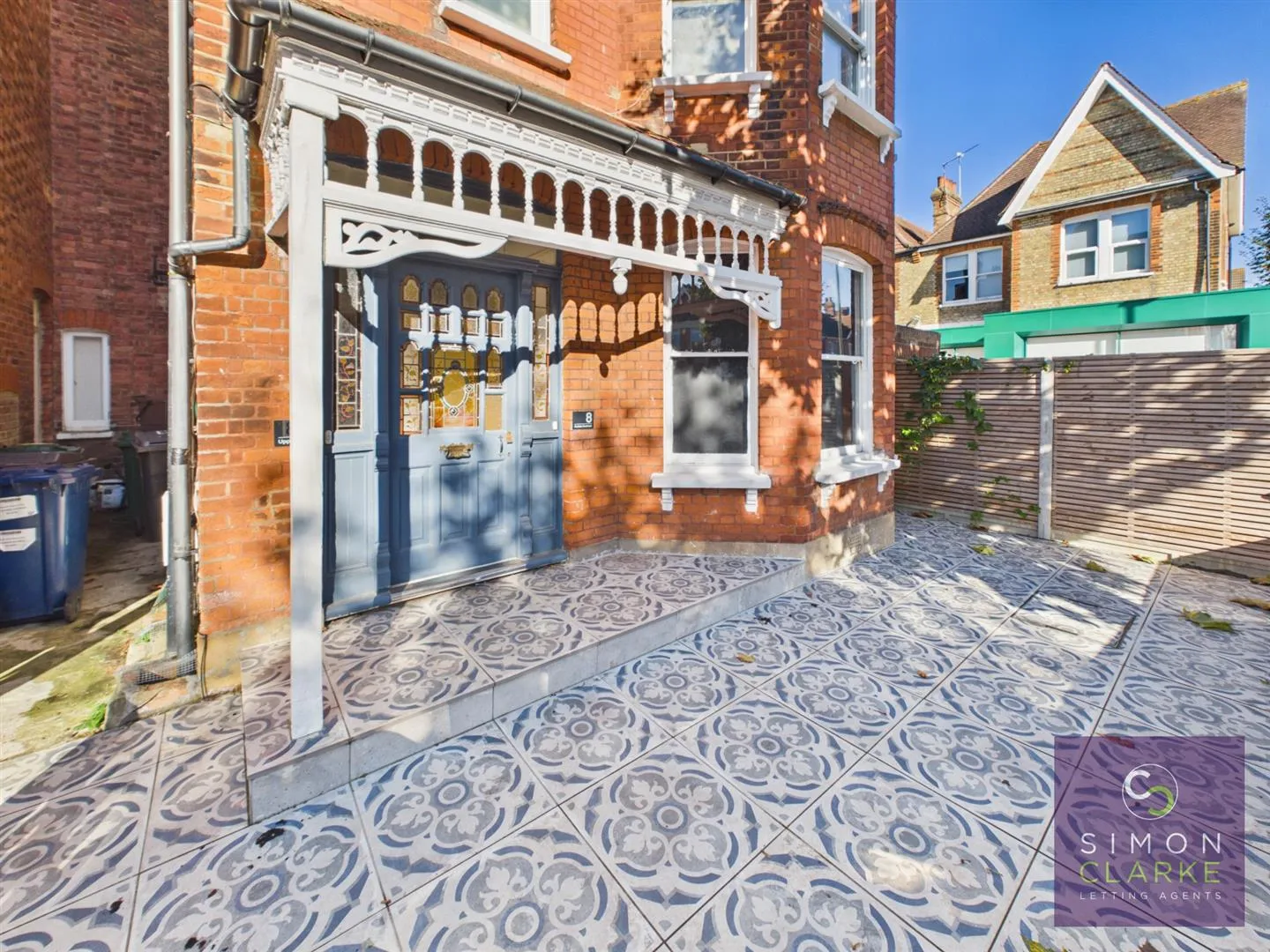 Flat Princes Avenue in Greater London