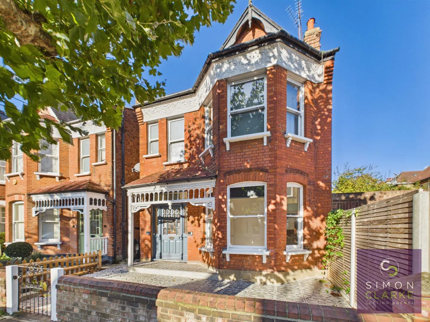 Flat Princes Avenue in Greater London