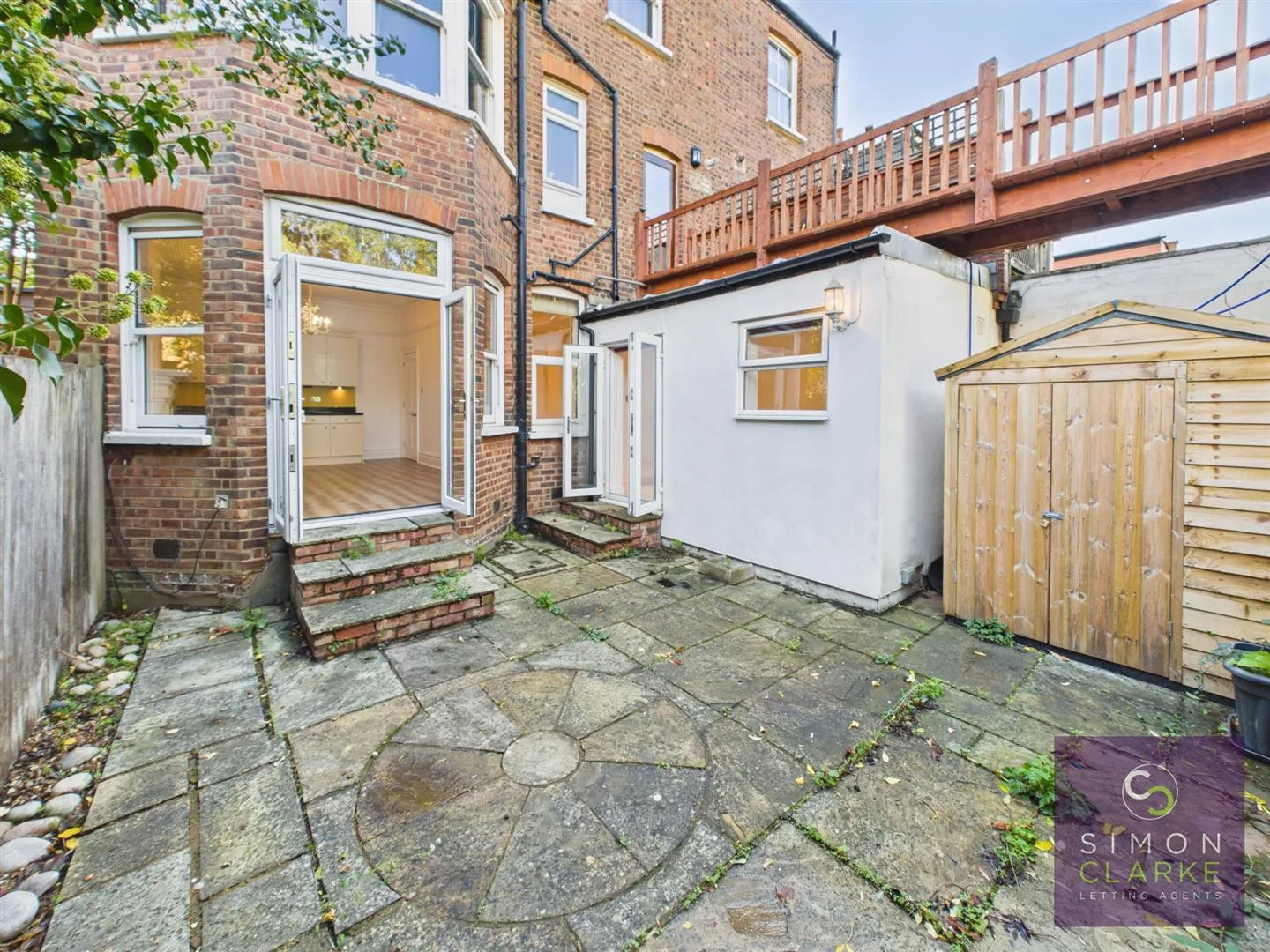 Flat Princes Avenue in Greater London