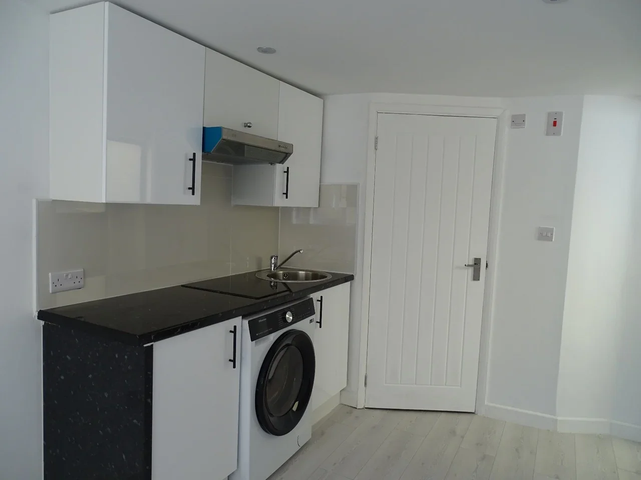 Flat Glamorgan Close in Greater London