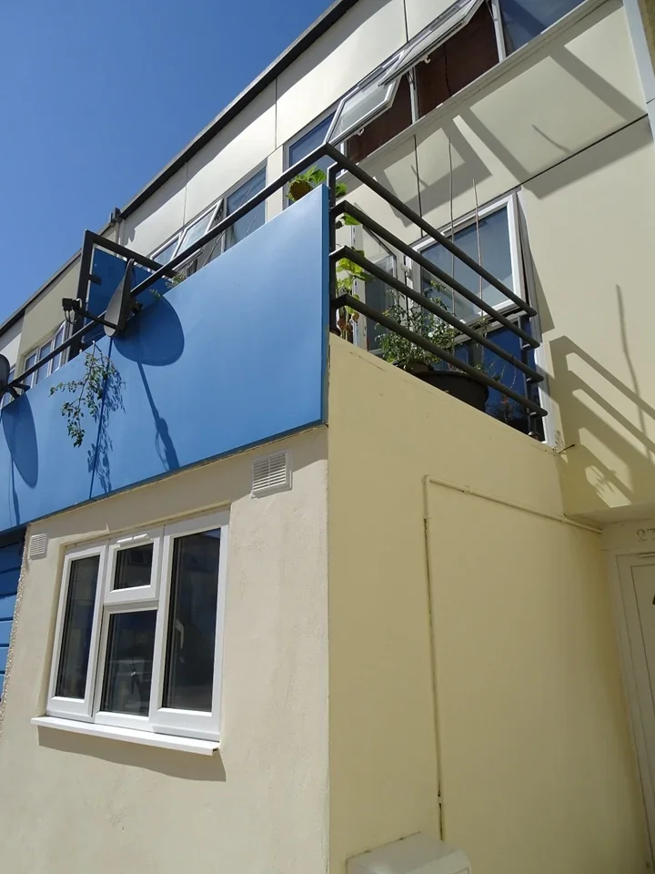 Flat Glamorgan Close in Greater London