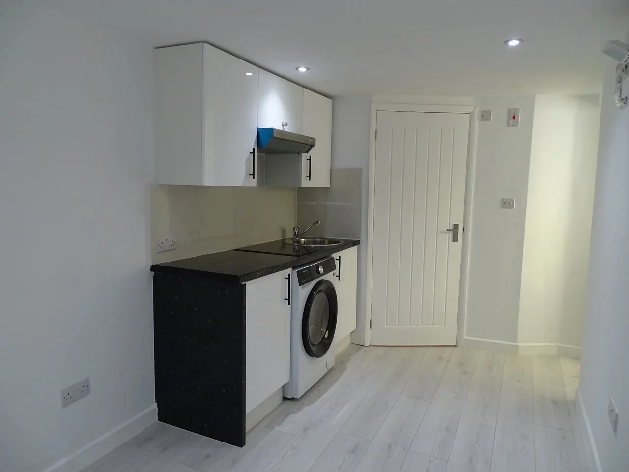 Flat Glamorgan Close in Greater London