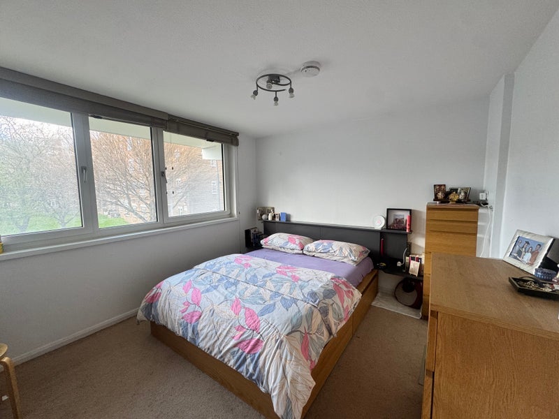 Room Fulham Court in Greater London