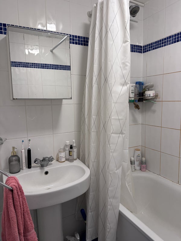 Room Fulham Court in Greater London