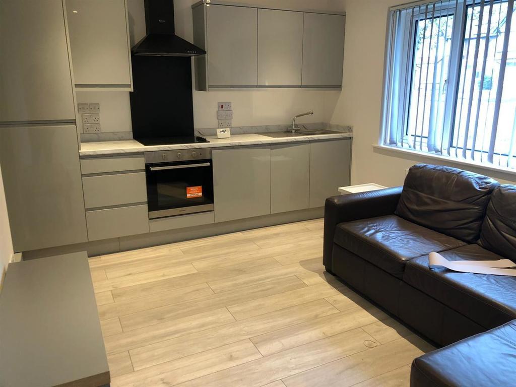 Flat Fladbury Crescent in Birmingham
