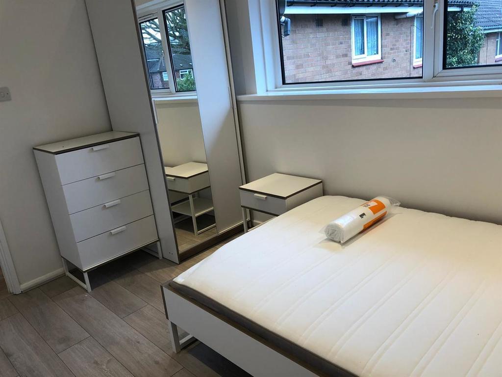 Flat Fladbury Crescent in Birmingham