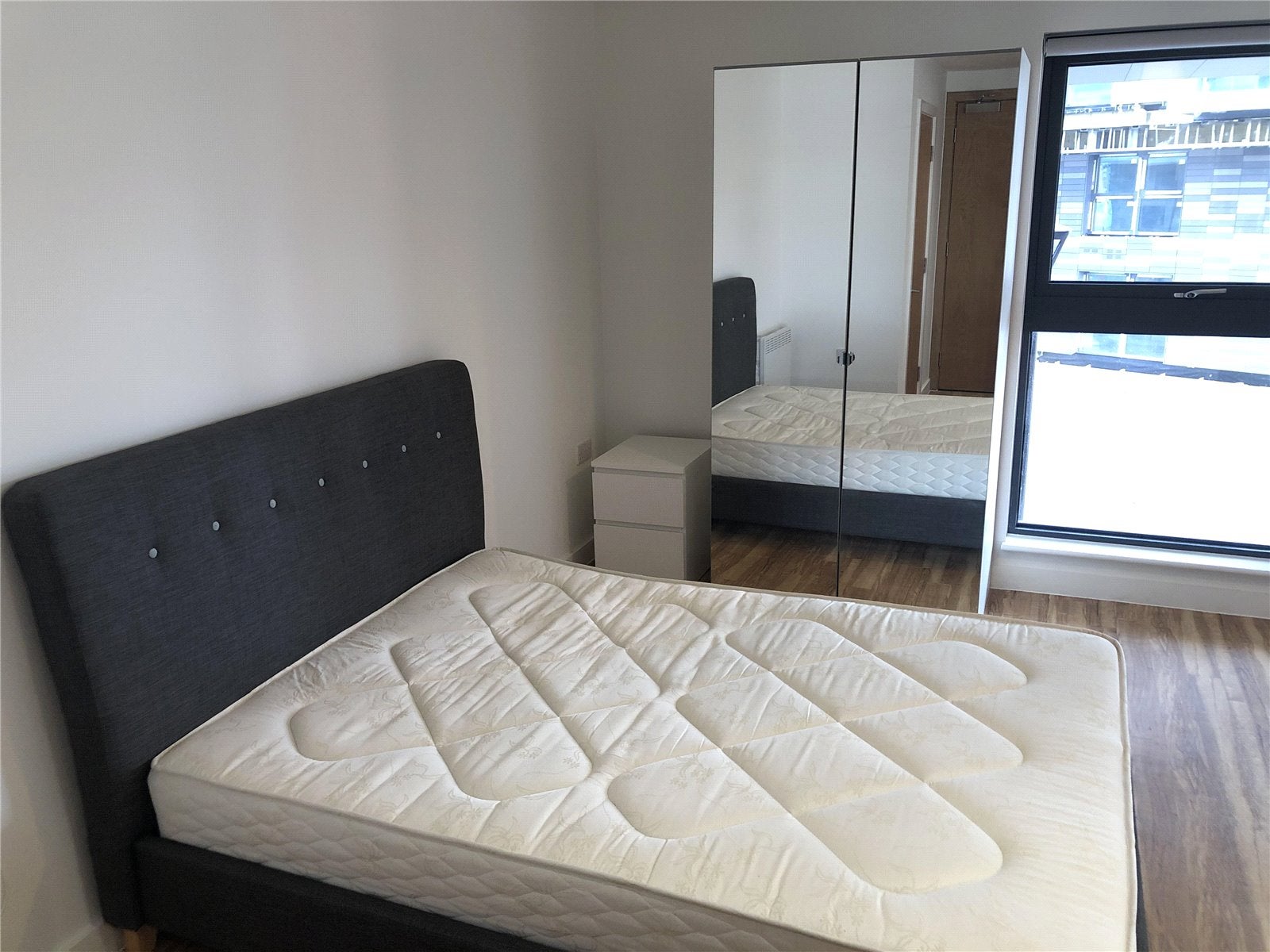 Flat Alphonsus Street in Manchester