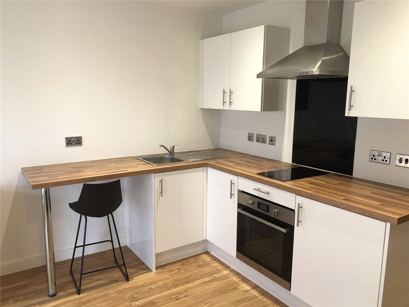 Flat Alphonsus Street in Manchester