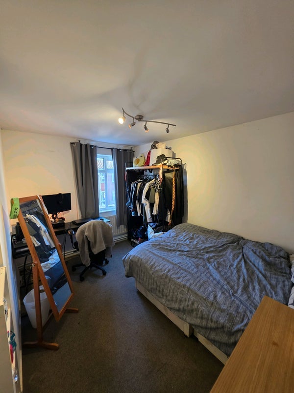 Room Coleridge Close in Greater London