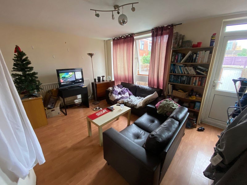 Room Coleridge Close in Greater London