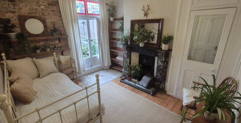 Room Baronsmere Road in Greater London