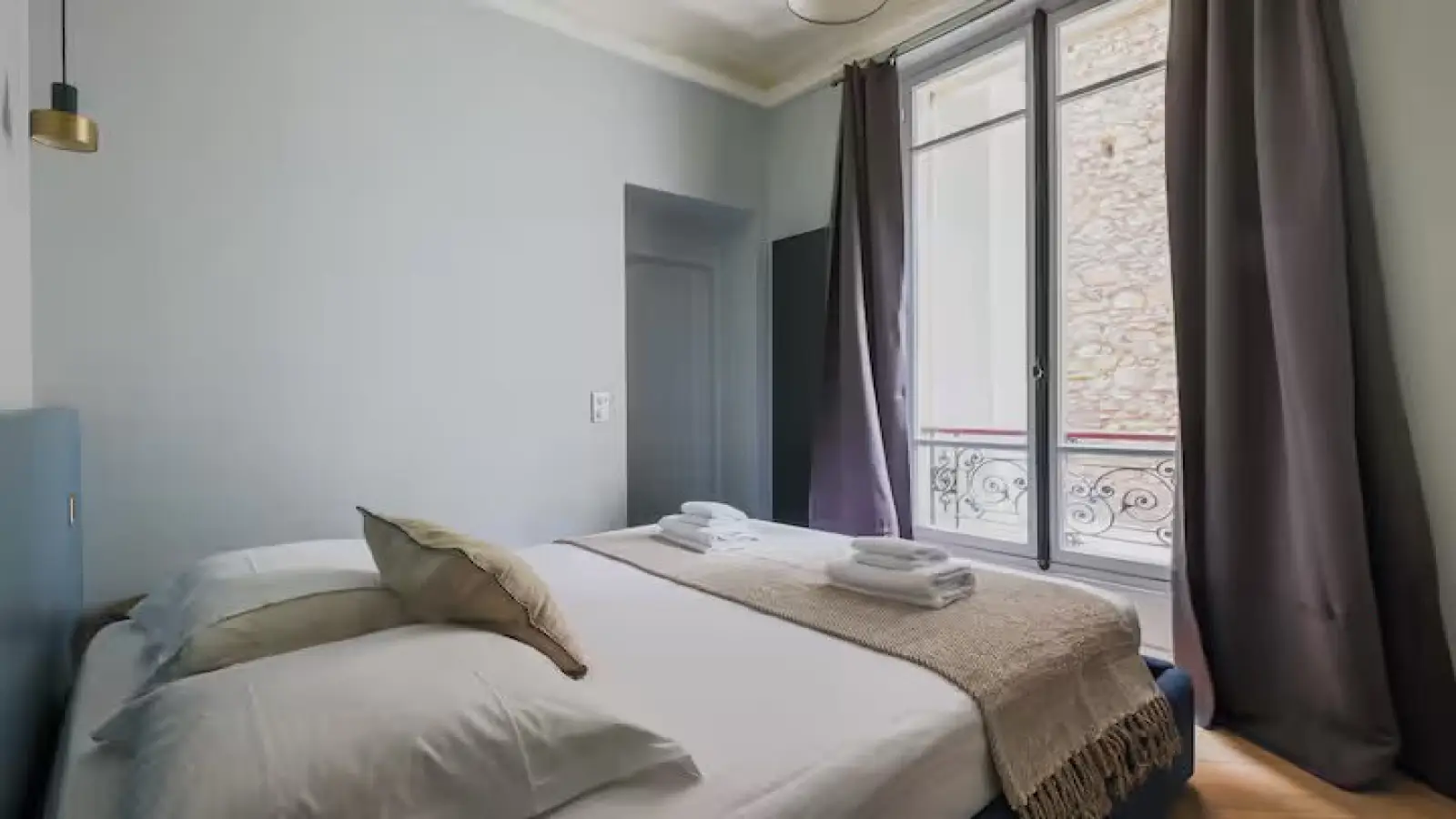 Flat Rue Marbeuf in Paris