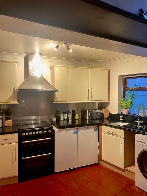 Room Cyprus Street in Greater London