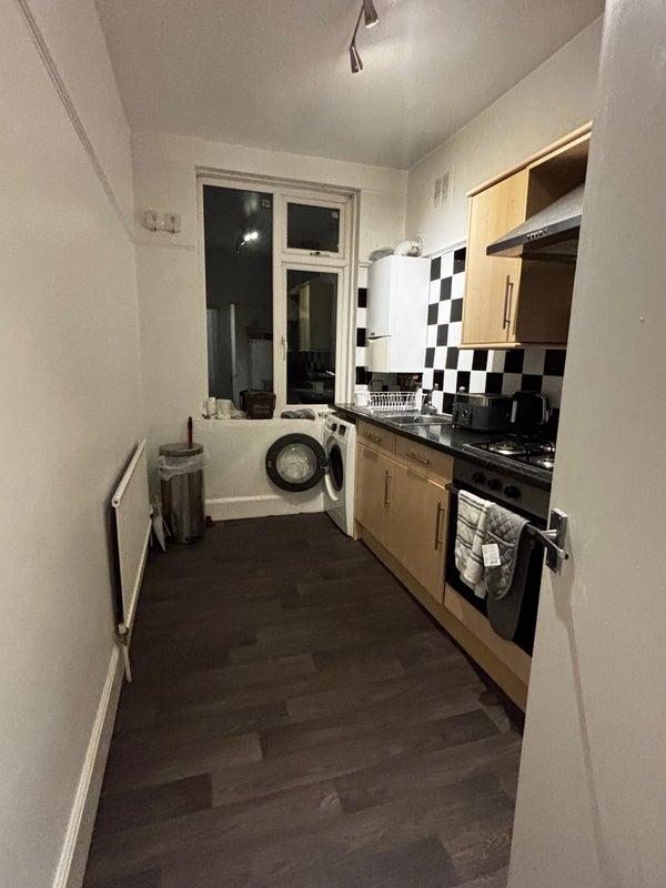 Room Beverley Road in Bristol