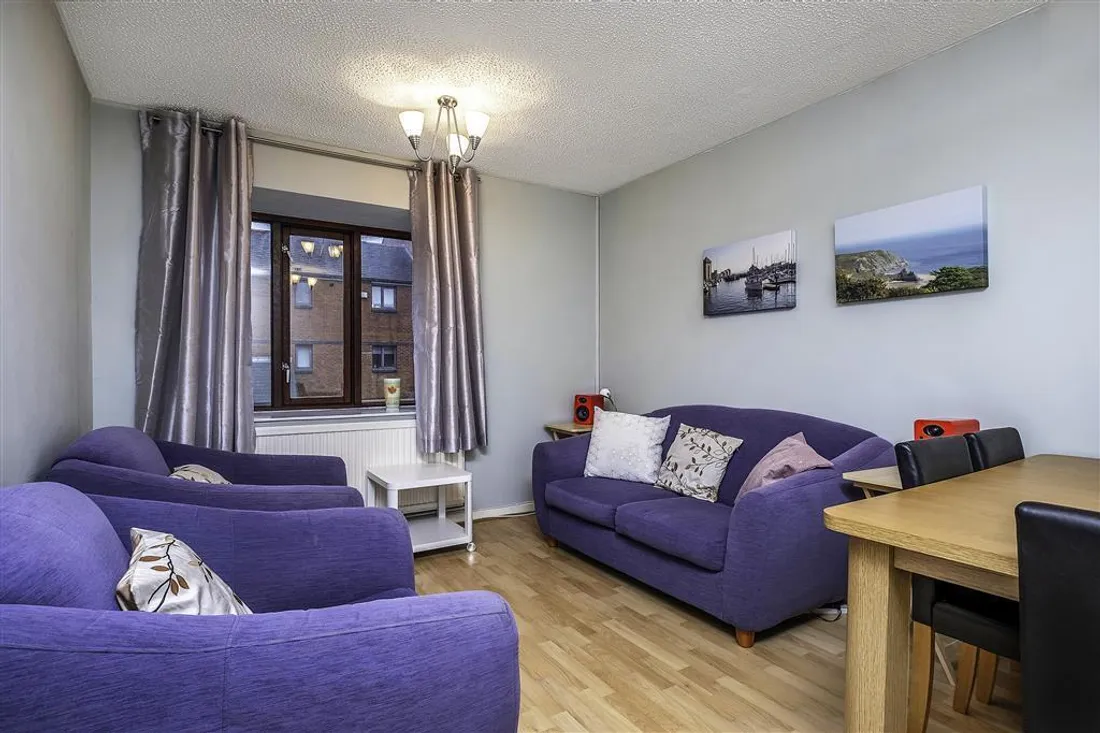 Flat Abernethy Quay in Swansea