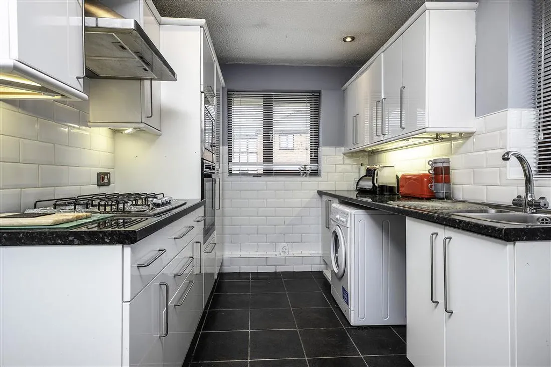 Flat Abernethy Quay in Swansea