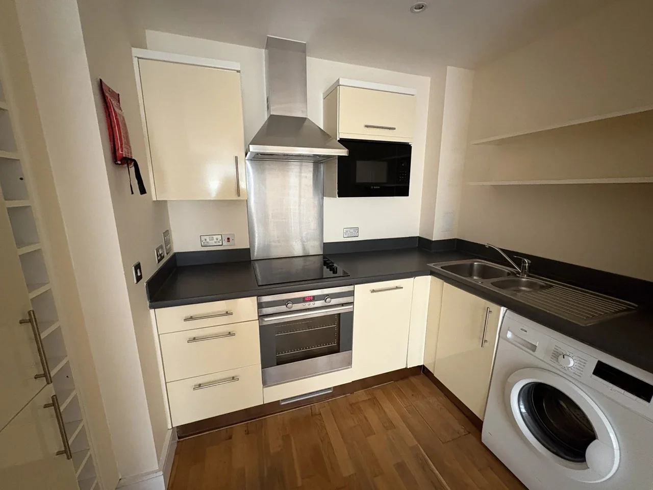 Flat Peckham Grove in Greater London