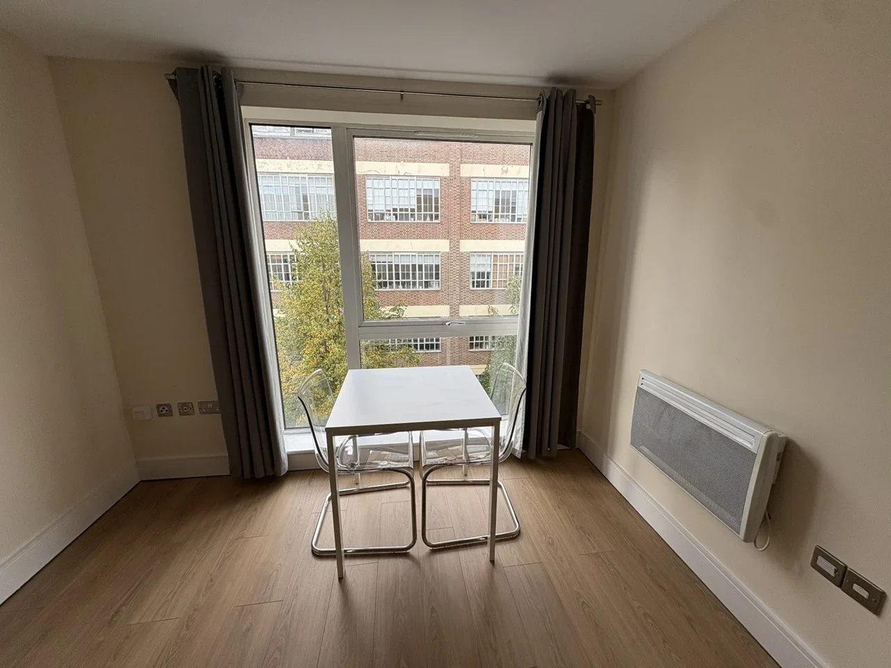 Flat Peckham Grove in Greater London