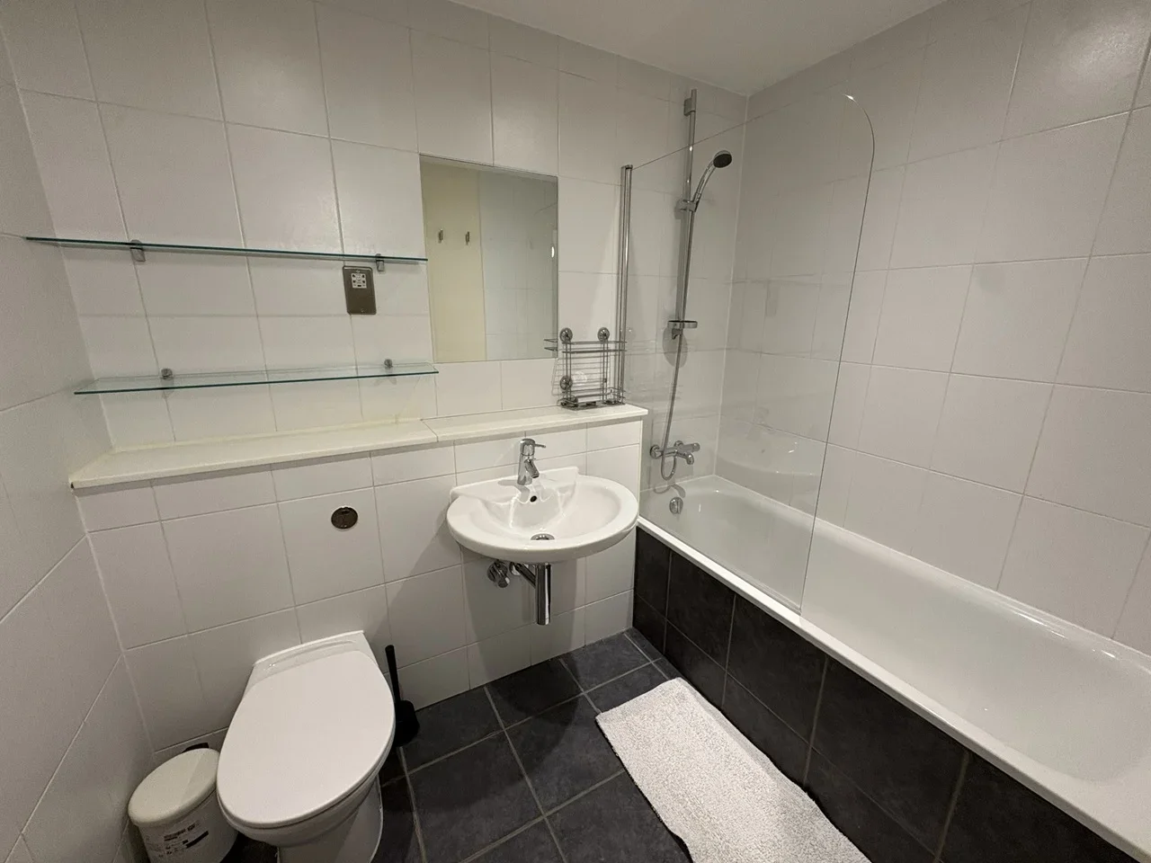 Flat Peckham Grove in Greater London