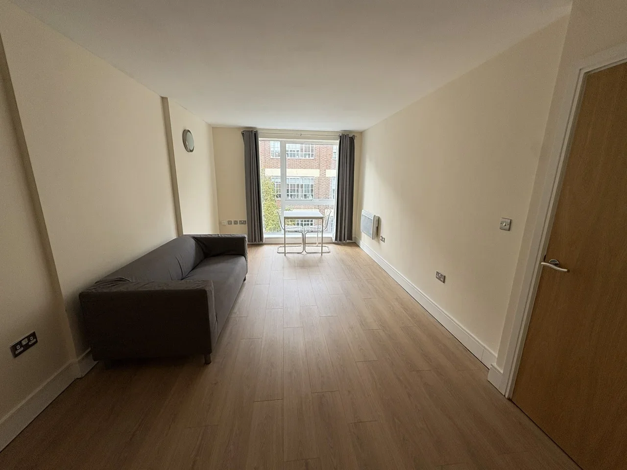 Flat Peckham Grove in Greater London