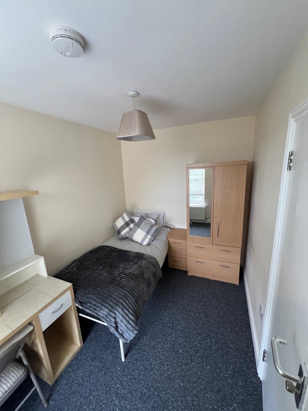 Room Wainscott Road in Rochester