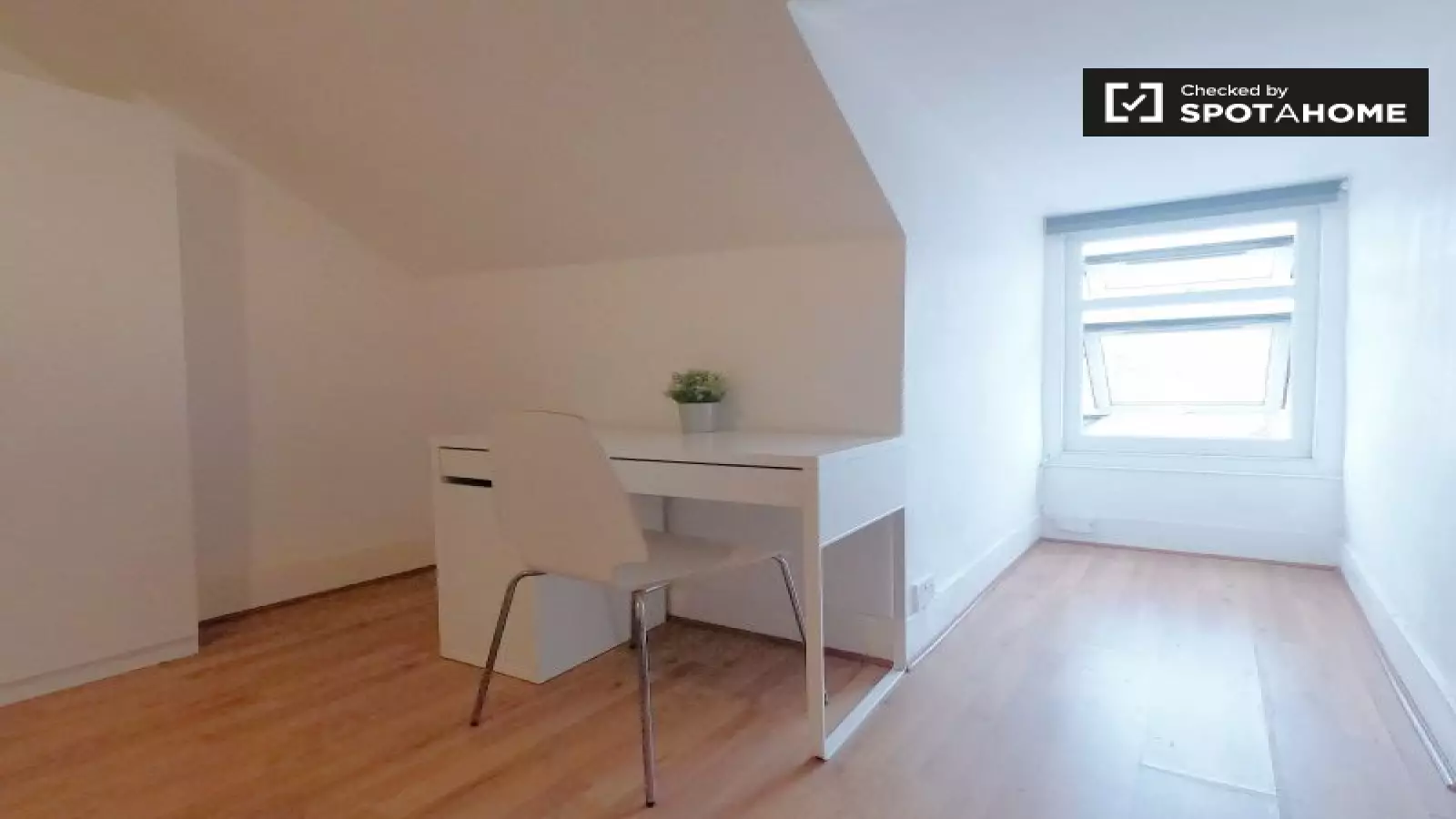 Room Hornsey Park Road in Greater London