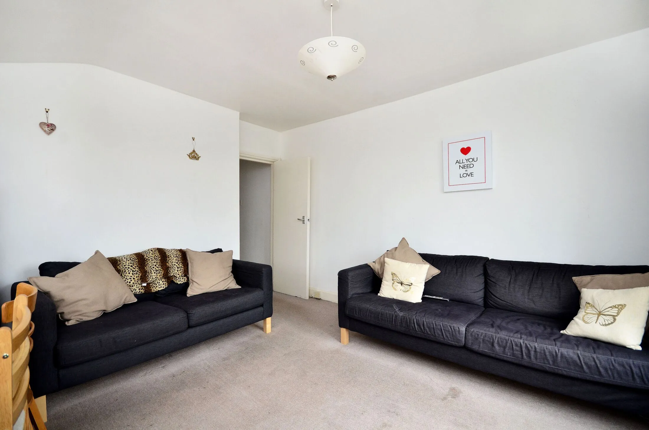 Flat Drakefield Road in Greater London