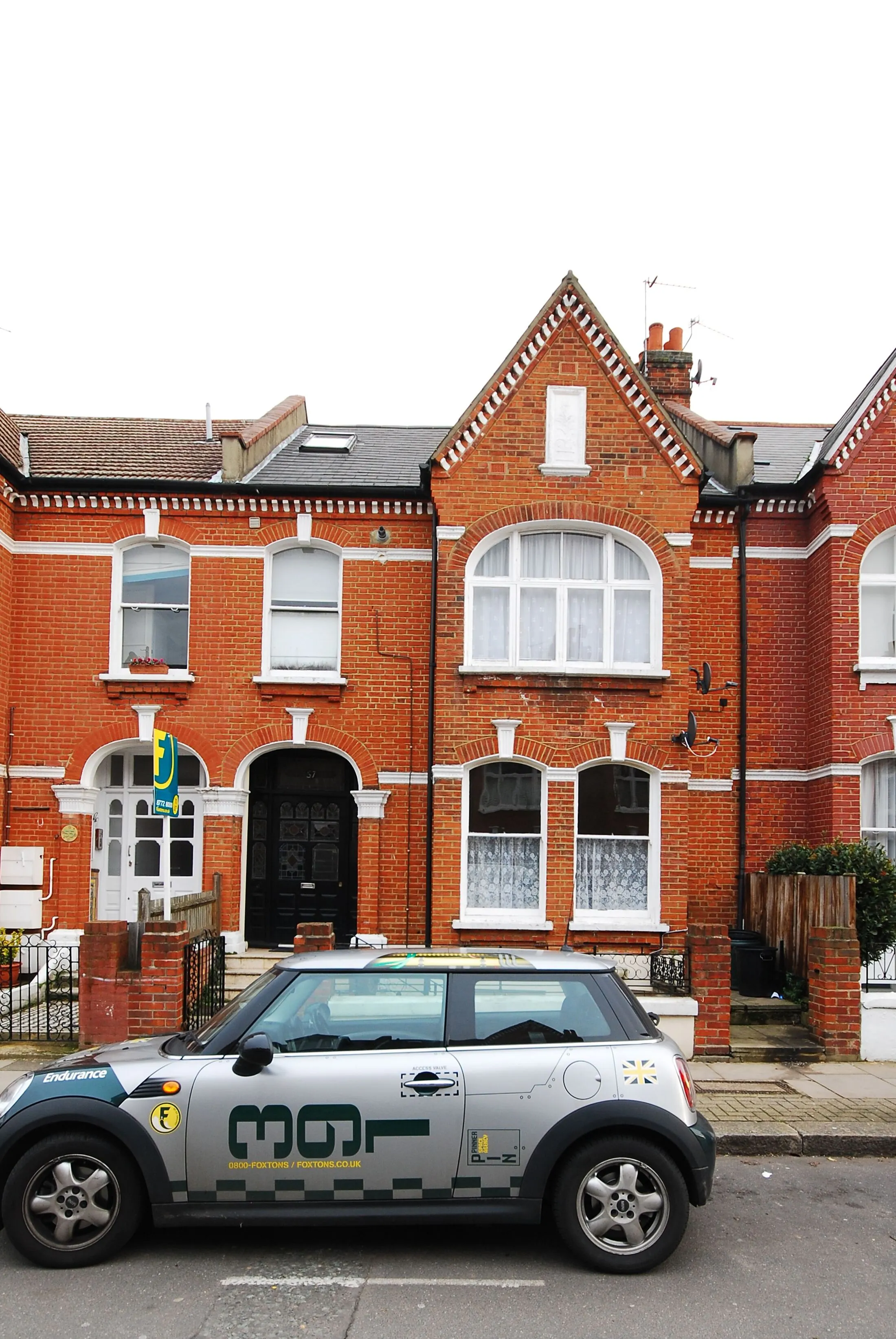 Flat Drakefield Road in Greater London