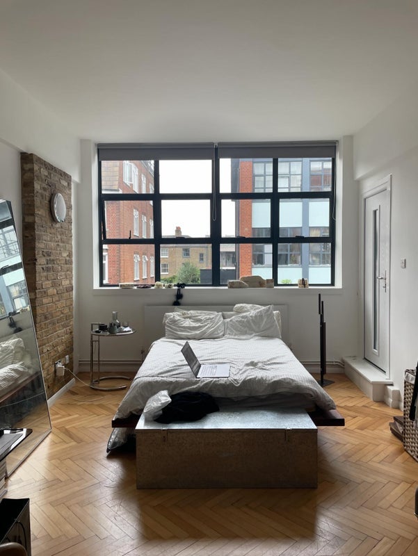 Room Tudor Grove in Greater London
