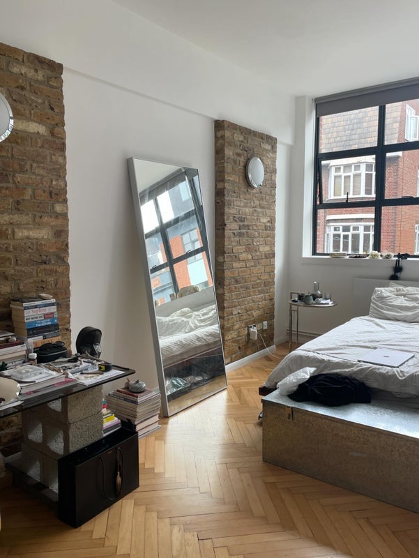 Room Tudor Grove in Greater London
