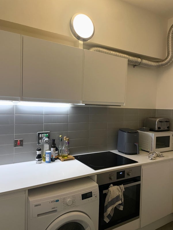 Room Tudor Grove in Greater London
