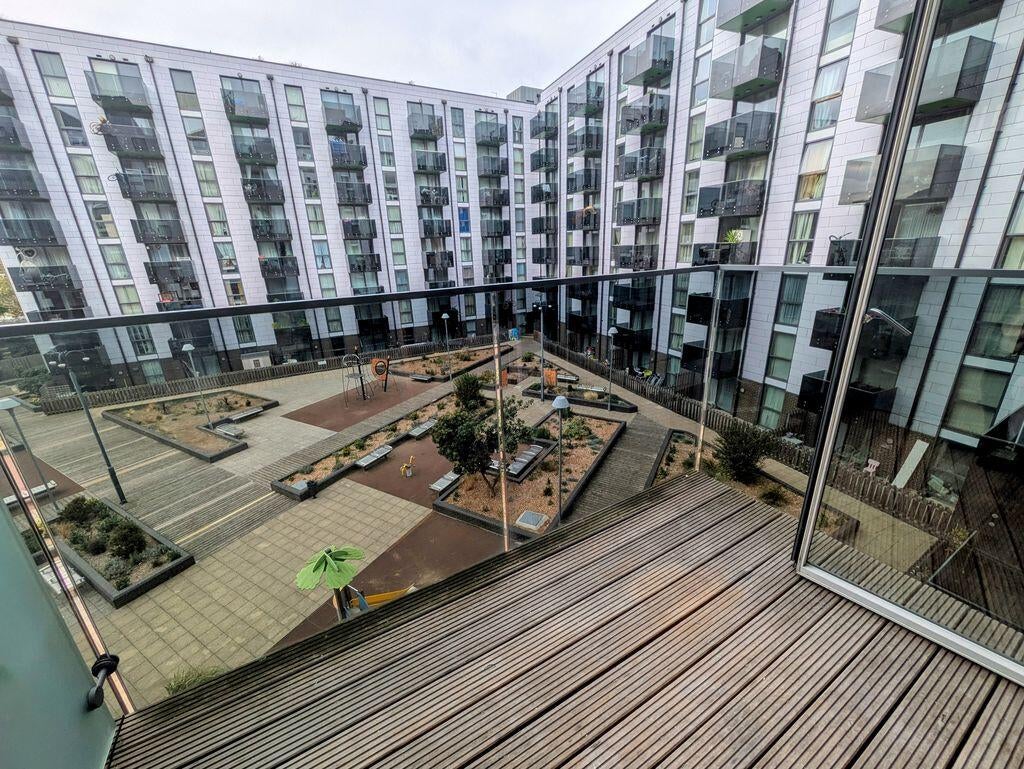 Flat Jerrard Street in Greater London