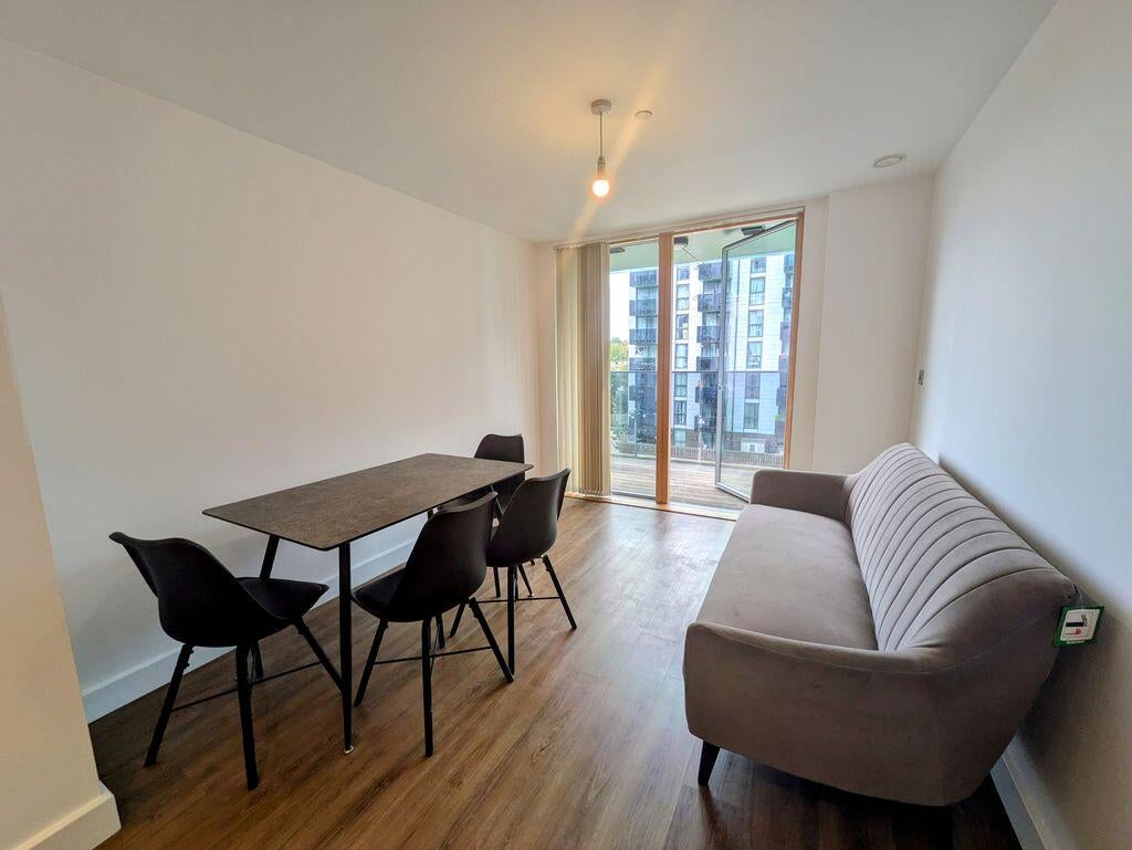 Flat Jerrard Street in Greater London
