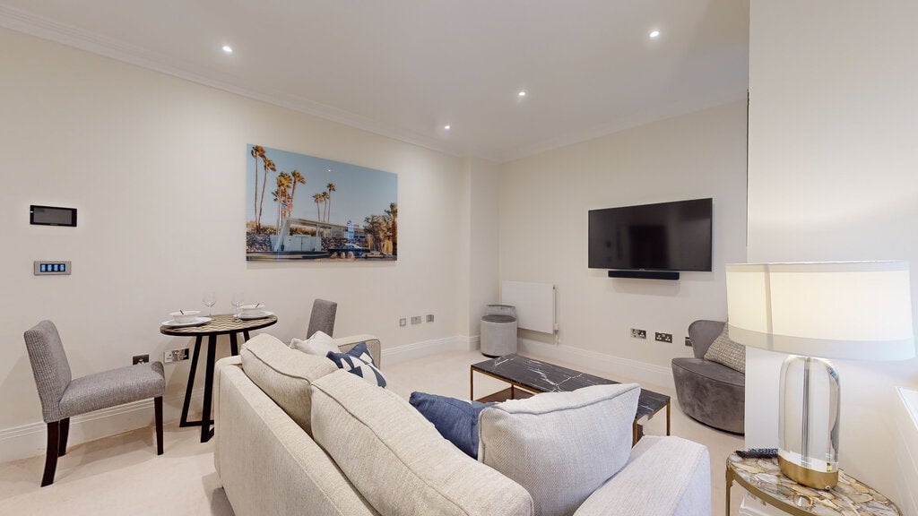 Flat Rainville Road in Greater London