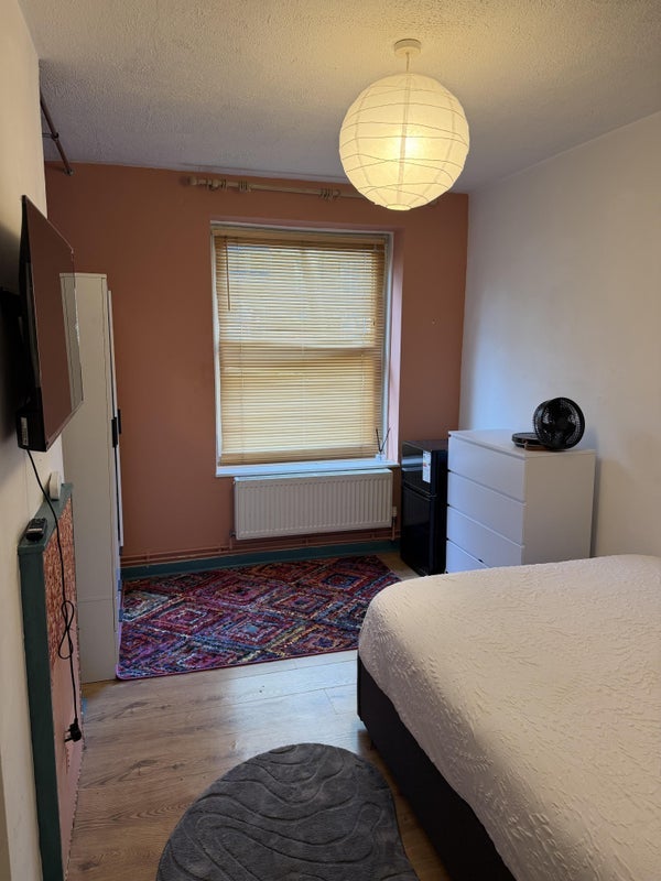 Room Atkins Road in Greater London